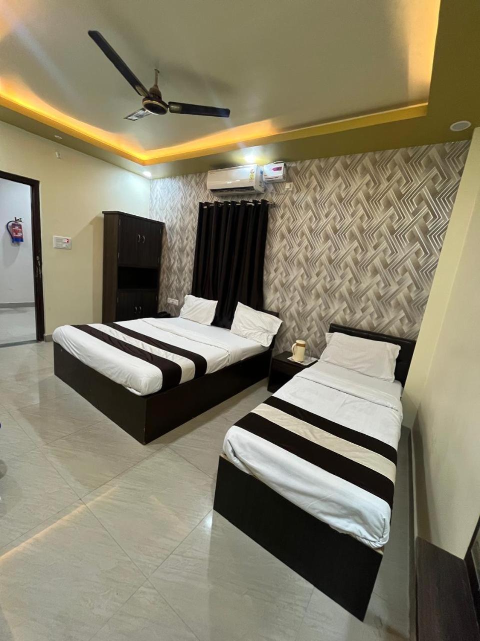 Hotel Shiv Mangalam Near Kashi Vishwanath Tample พาราณสี ภายนอก รูปภาพ